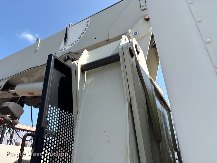 image for item YA0979 2013 Peterbilt 365 crane truck