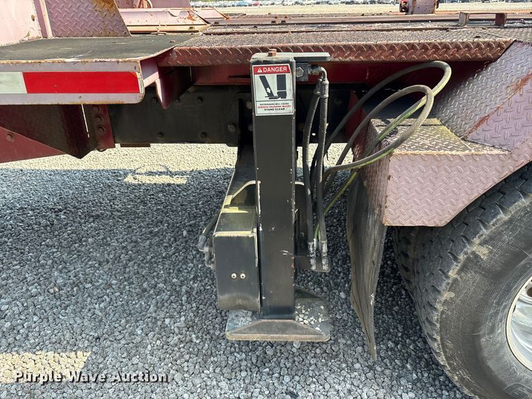 image for item YA0979 2013 Peterbilt 365 crane truck