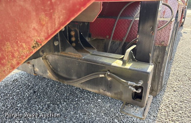 image for item YA0979 2013 Peterbilt 365 crane truck