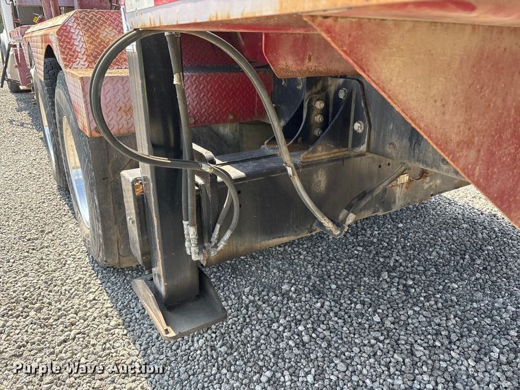 image for item YA0979 2013 Peterbilt 365 crane truck