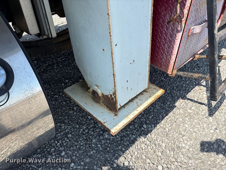 image for item YA0979 2013 Peterbilt 365 crane truck