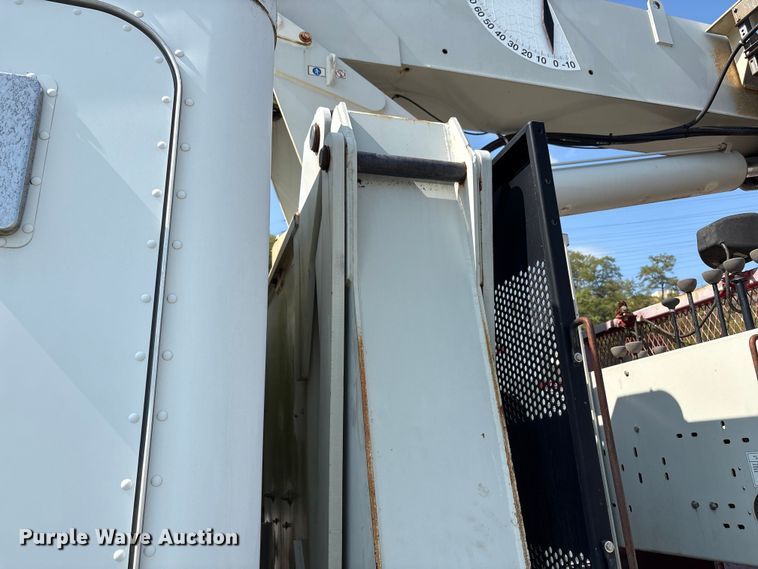 image for item YA0979 2013 Peterbilt 365 crane truck