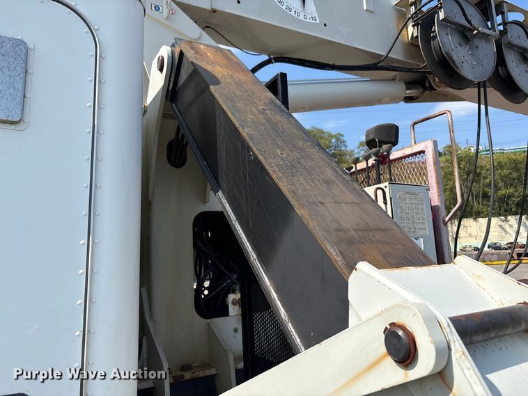 image for item YA0979 2013 Peterbilt 365 crane truck