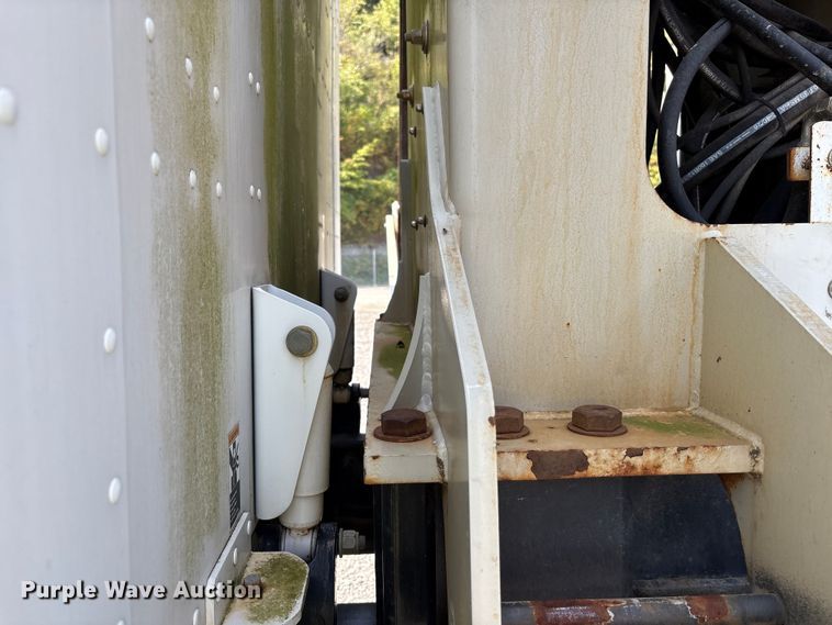 image for item YA0979 2013 Peterbilt 365 crane truck