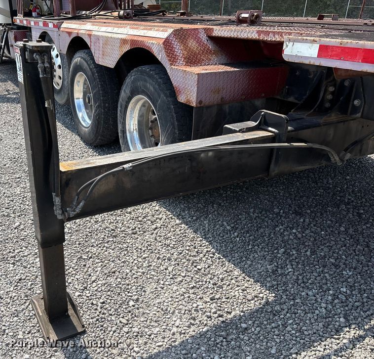 image for item YA0979 2013 Peterbilt 365 crane truck