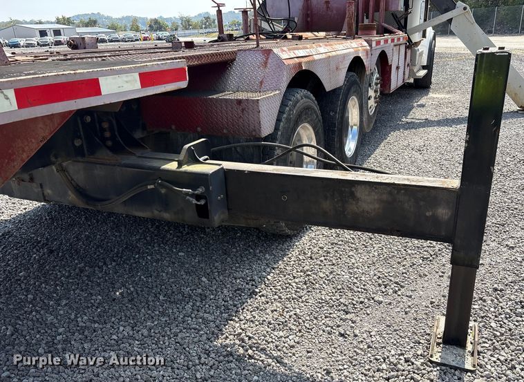 image for item YA0979 2013 Peterbilt 365 crane truck