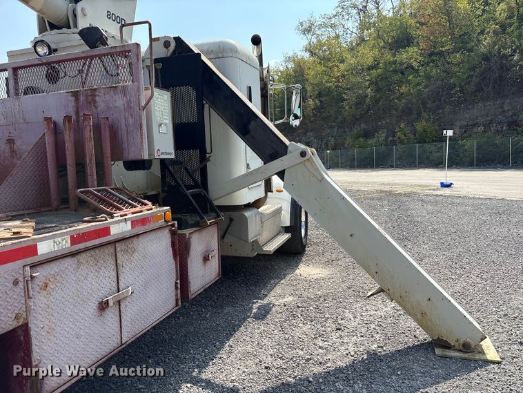 image for item YA0979 2013 Peterbilt 365 crane truck