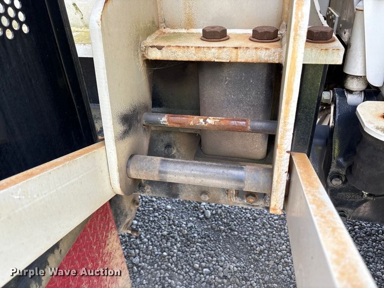 image for item YA0979 2013 Peterbilt 365 crane truck