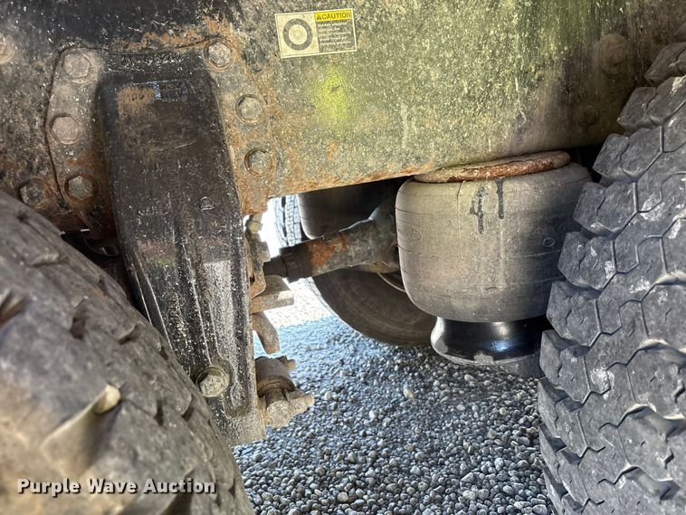 image for item YA0979 2013 Peterbilt 365 crane truck