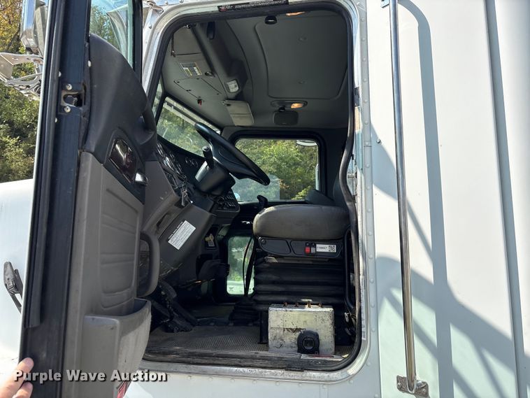 image for item YA0979 2013 Peterbilt 365 crane truck