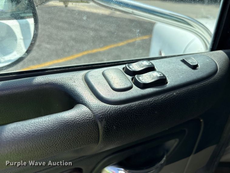 image for item YA0979 2013 Peterbilt 365 crane truck