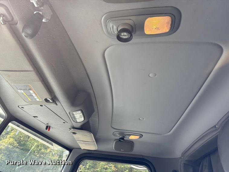 image for item YA0979 2013 Peterbilt 365 crane truck