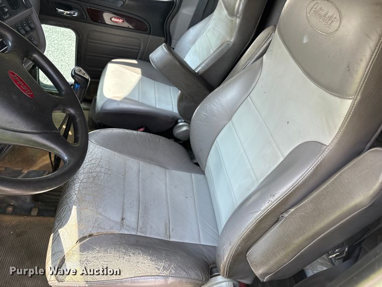 image for item YA0979 2013 Peterbilt 365 crane truck