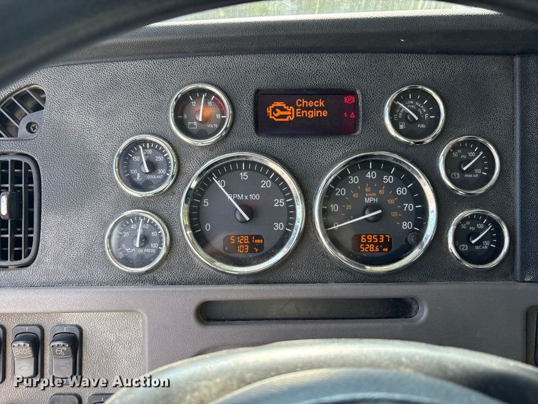 image for item YA0979 2013 Peterbilt 365 crane truck