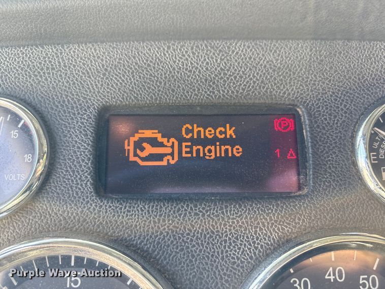 image for item YA0979 2013 Peterbilt 365 crane truck