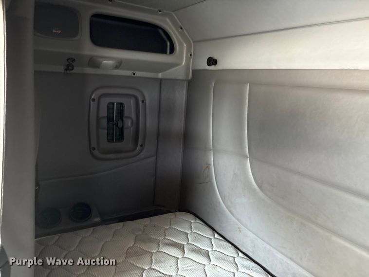 image for item YA0979 2013 Peterbilt 365 crane truck