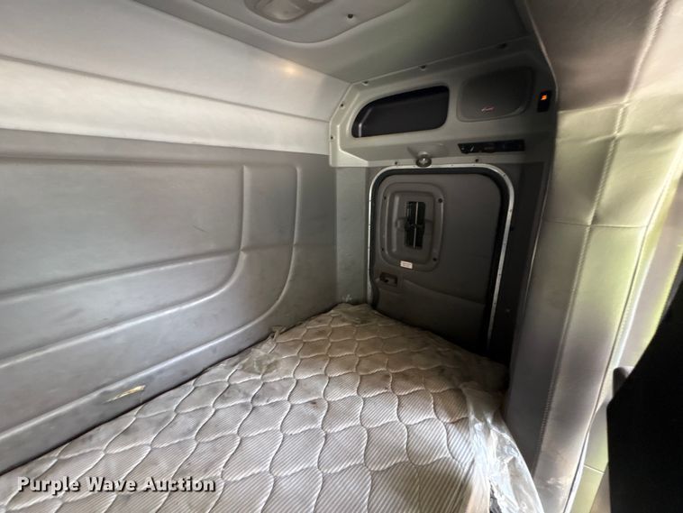 image for item YA0979 2013 Peterbilt 365 crane truck