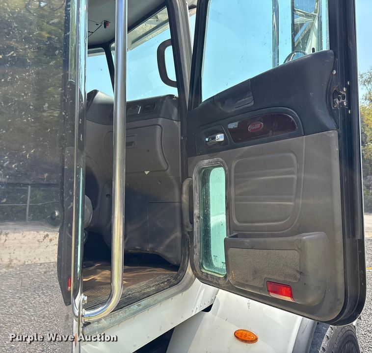 image for item YA0979 2013 Peterbilt 365 crane truck