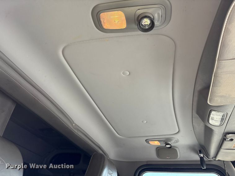 image for item YA0979 2013 Peterbilt 365 crane truck