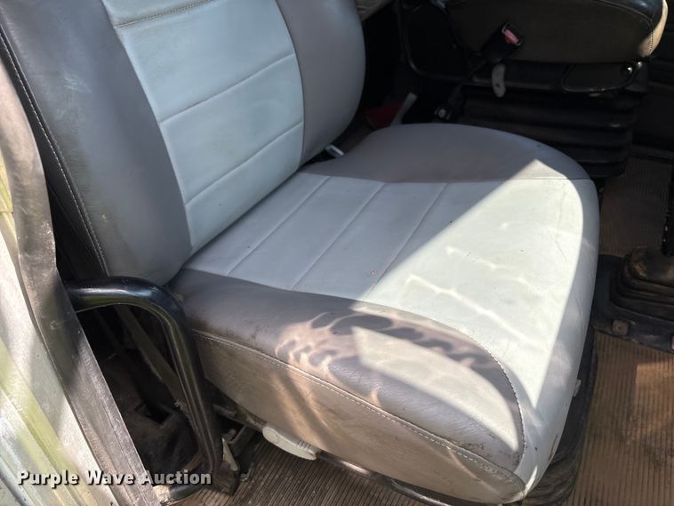 image for item YA0979 2013 Peterbilt 365 crane truck