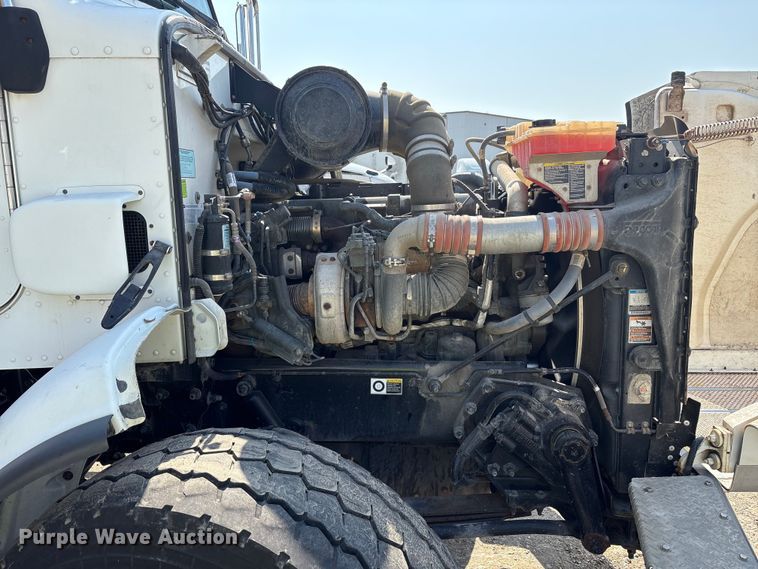 image for item YA0979 2013 Peterbilt 365 crane truck