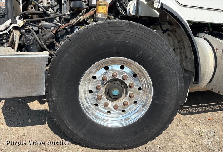 image for item YA0979 2013 Peterbilt 365 crane truck