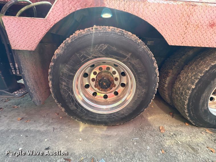 image for item YA0979 2013 Peterbilt 365 crane truck