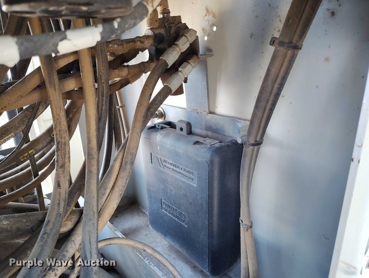 image for item YA0980 2011 Peterbilt 365 crane truck