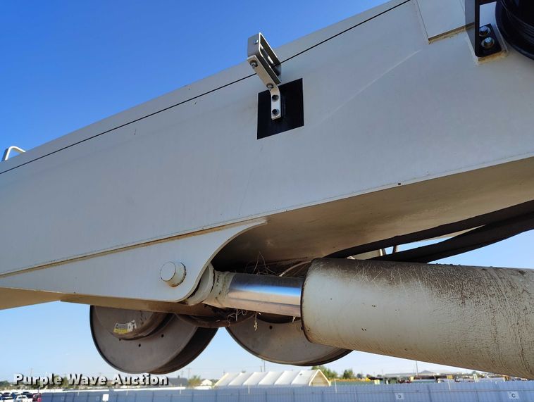 image for item YA0980 2011 Peterbilt 365 crane truck