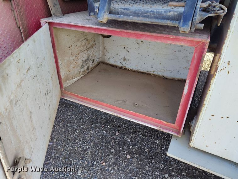 image for item YA0980 2011 Peterbilt 365 crane truck