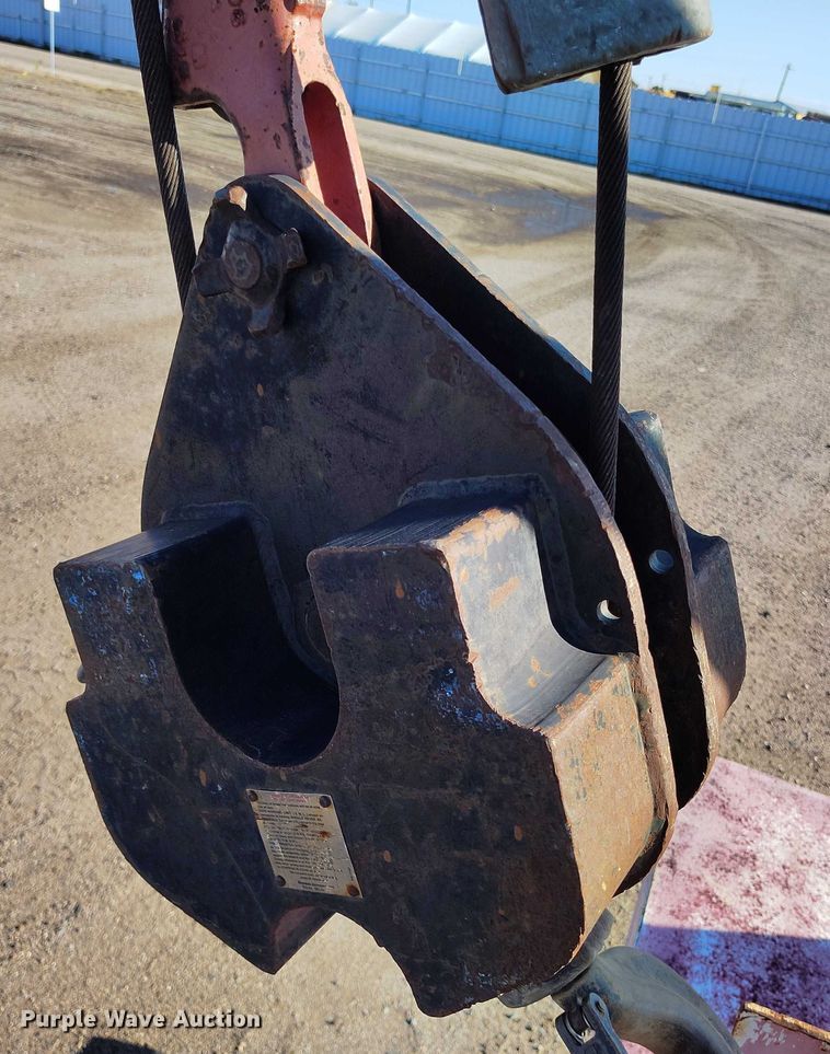 image for item YA0980 2011 Peterbilt 365 crane truck