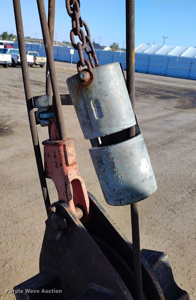 image for item YA0980 2011 Peterbilt 365 crane truck