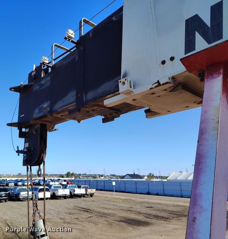 image for item YA0980 2011 Peterbilt 365 crane truck