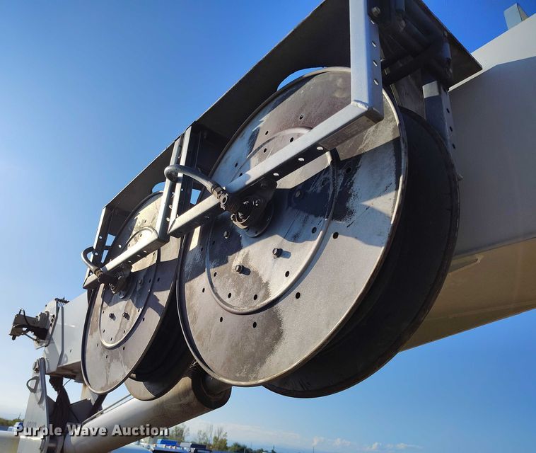 image for item YA0980 2011 Peterbilt 365 crane truck