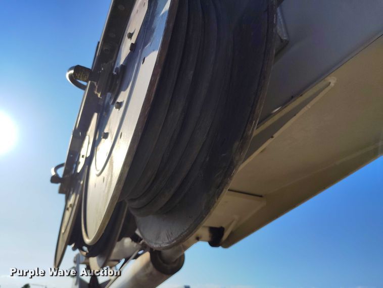 image for item YA0980 2011 Peterbilt 365 crane truck