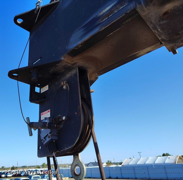 image for item YA0980 2011 Peterbilt 365 crane truck