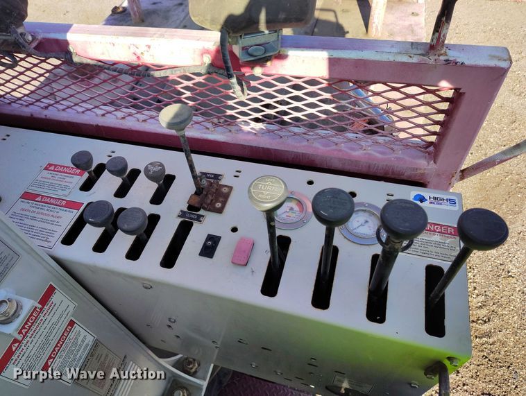 image for item YA0980 2011 Peterbilt 365 crane truck