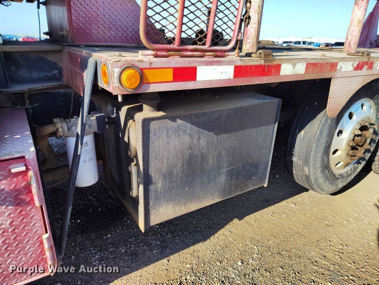 image for item YA0980 2011 Peterbilt 365 crane truck