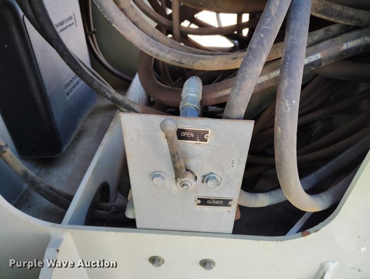 image for item YA0980 2011 Peterbilt 365 crane truck