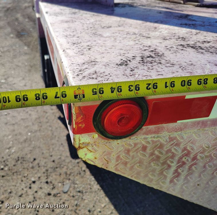 image for item YA0980 2011 Peterbilt 365 crane truck