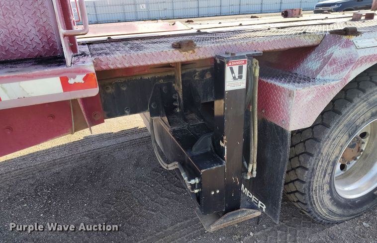 image for item YA0980 2011 Peterbilt 365 crane truck