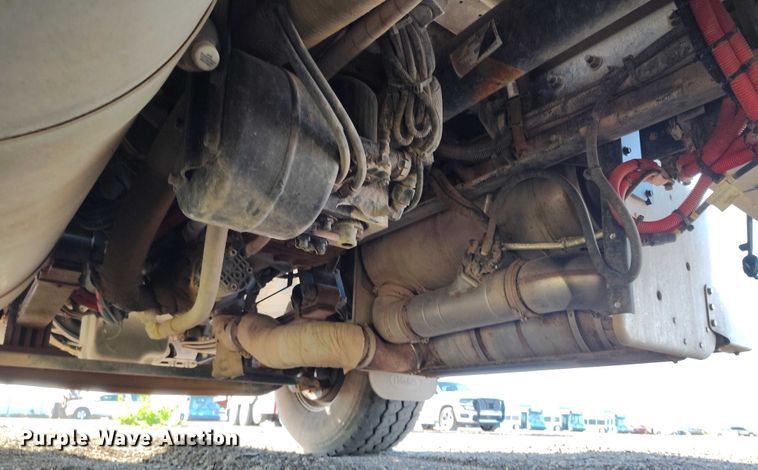 image for item YA0980 2011 Peterbilt 365 crane truck