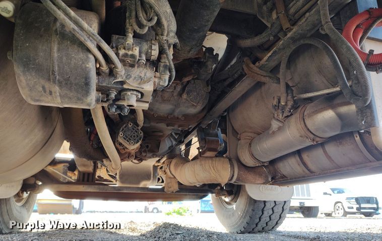 image for item YA0980 2011 Peterbilt 365 crane truck