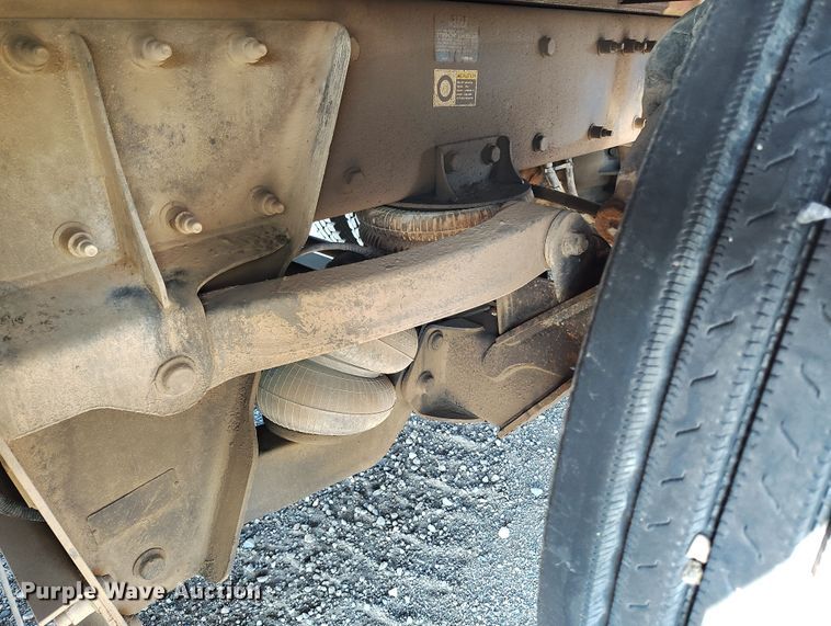 image for item YA0980 2011 Peterbilt 365 crane truck