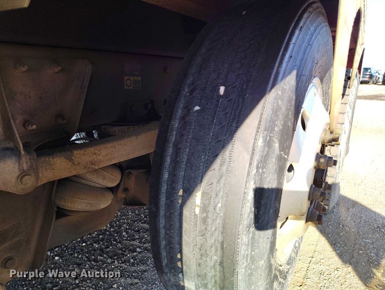 image for item YA0980 2011 Peterbilt 365 crane truck