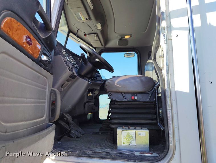 image for item YA0980 2011 Peterbilt 365 crane truck