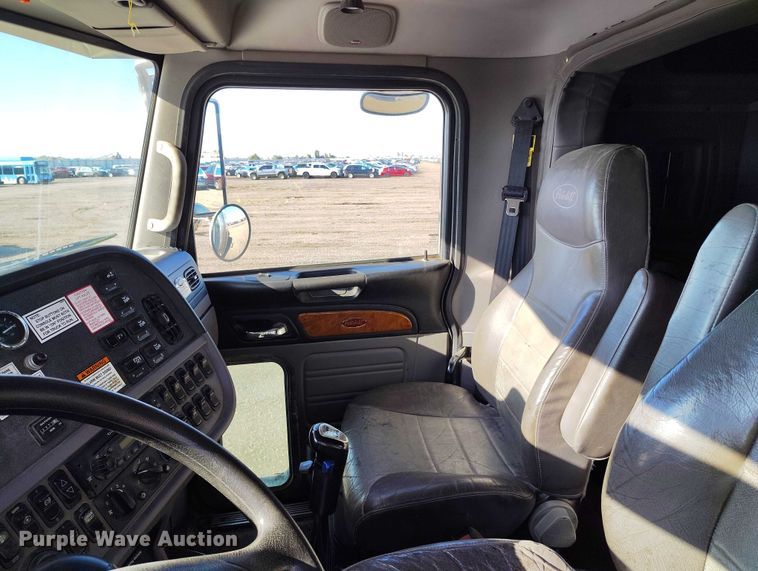 image for item YA0980 2011 Peterbilt 365 crane truck