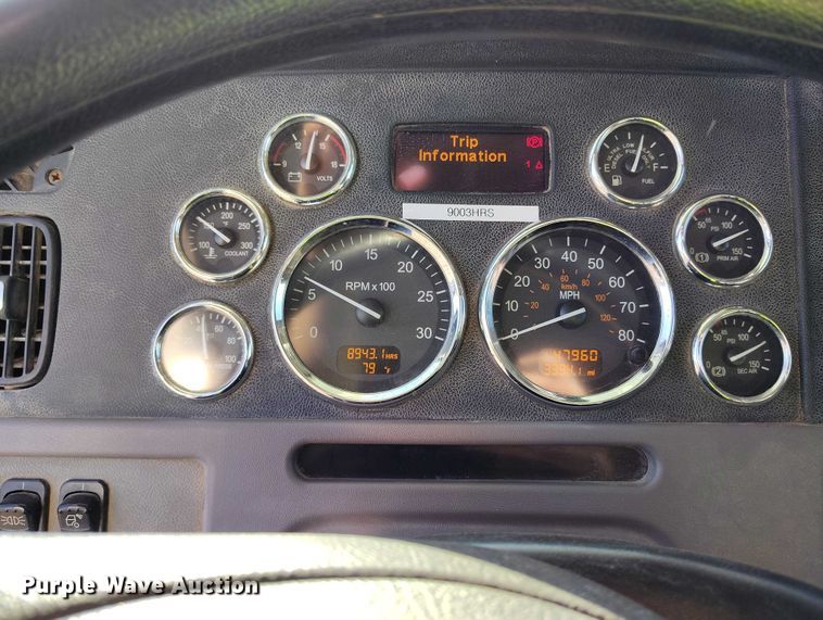 image for item YA0980 2011 Peterbilt 365 crane truck