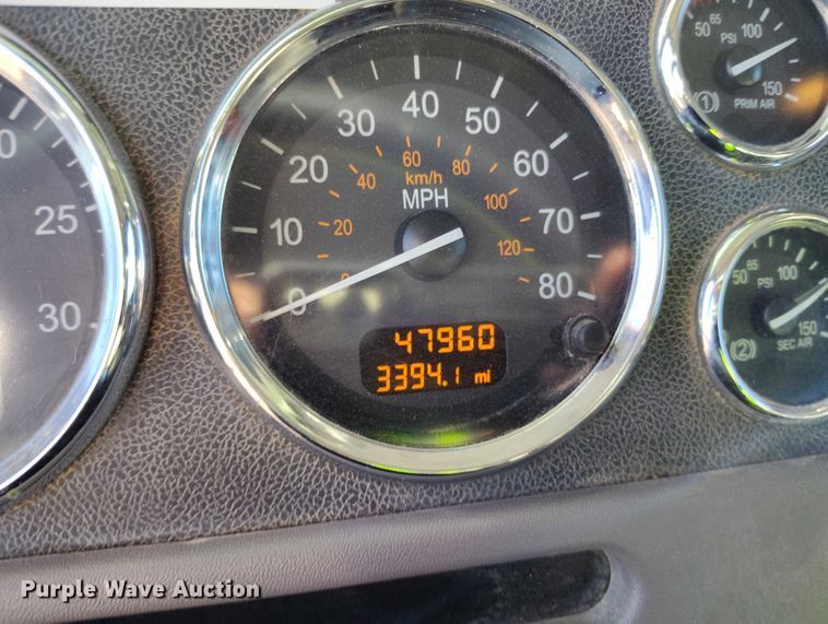 image for item YA0980 2011 Peterbilt 365 crane truck