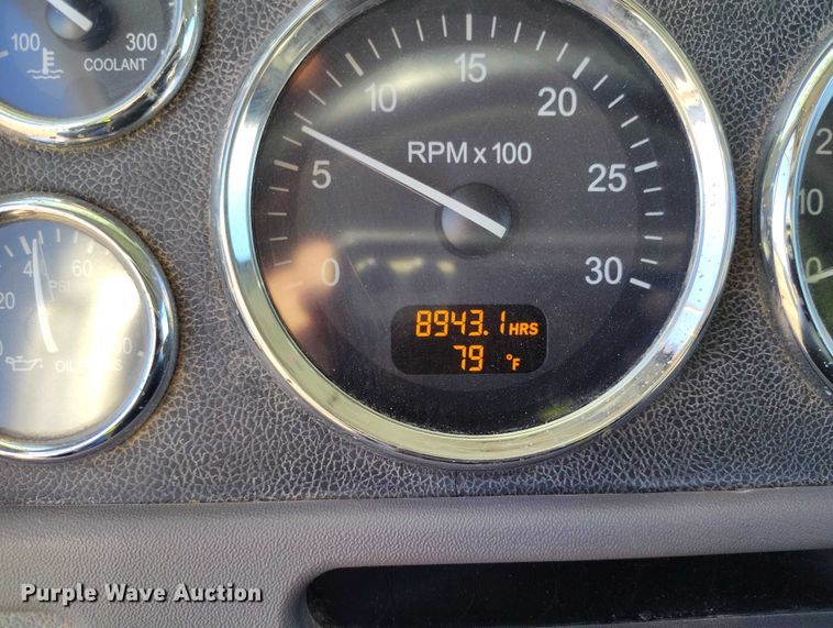 image for item YA0980 2011 Peterbilt 365 crane truck